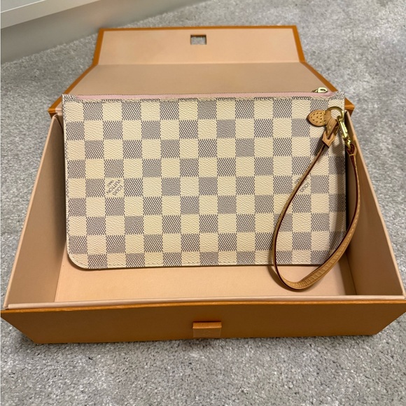 Louis Vuitton Damier Azur Checkered Neverfull Clutch Wristlet - Picture 4 of 9